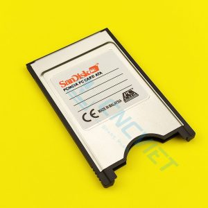 Adapter CF To PCMCIA Sandisk chuẩn công nghiệp dành cho máy CNC. Một đầu adapter cắm thẻ CF vào, đầu còn lại cắm vào máy CNC để rút / nạp dữ liệu.