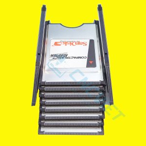 Adapter CF To PCMCIA Sandisk chuẩn công nghiệp dành cho máy CNC. Một đầu adapter cắm thẻ CF vào, đầu còn lại cắm vào máy CNC để rút / nạp dữ liệu.