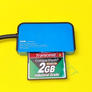 Đầu đọc thẻ CF, mới 100%. Gắn thẻ CF vào đầu đọc, cắm đầu đầu vào máy tính (PC / Laptop), driver tự nhận. Windows XP /7/10/11 (32 / 64 bits) hỗ trợ.