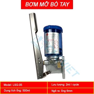 Bơm mỡ bò tay, 500ml / 800ml, thân đế bằng nhôm đúc. Đường kính ống ngõ ra 6mm, tặng kèm đầu chuyển ống 4mm. Phù hợp mỡ bò 0 - 000.
